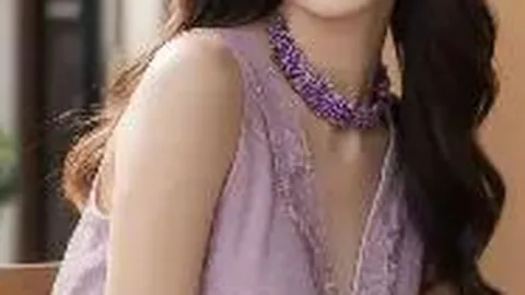 郑钦文查尔斯顿站次轮对决希腊球星萨卡里，胜率几何？