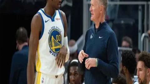 王威东55公斤级全国举重锦标赛斩获双金